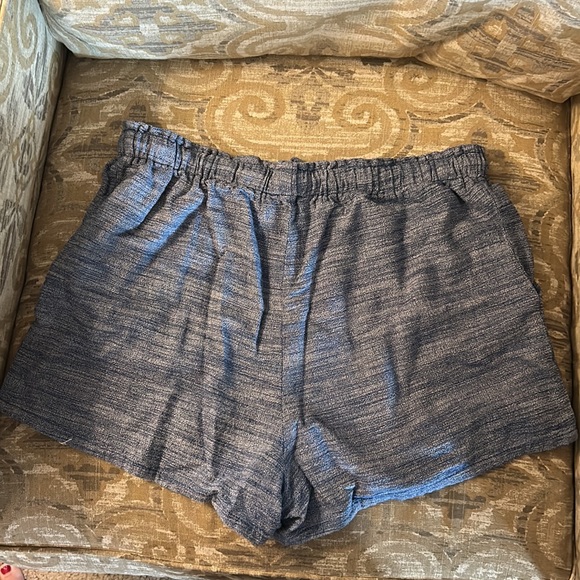 Umgee Ladies L Lightweight Linen-like shorts 🩳 - Picture 8 of 10